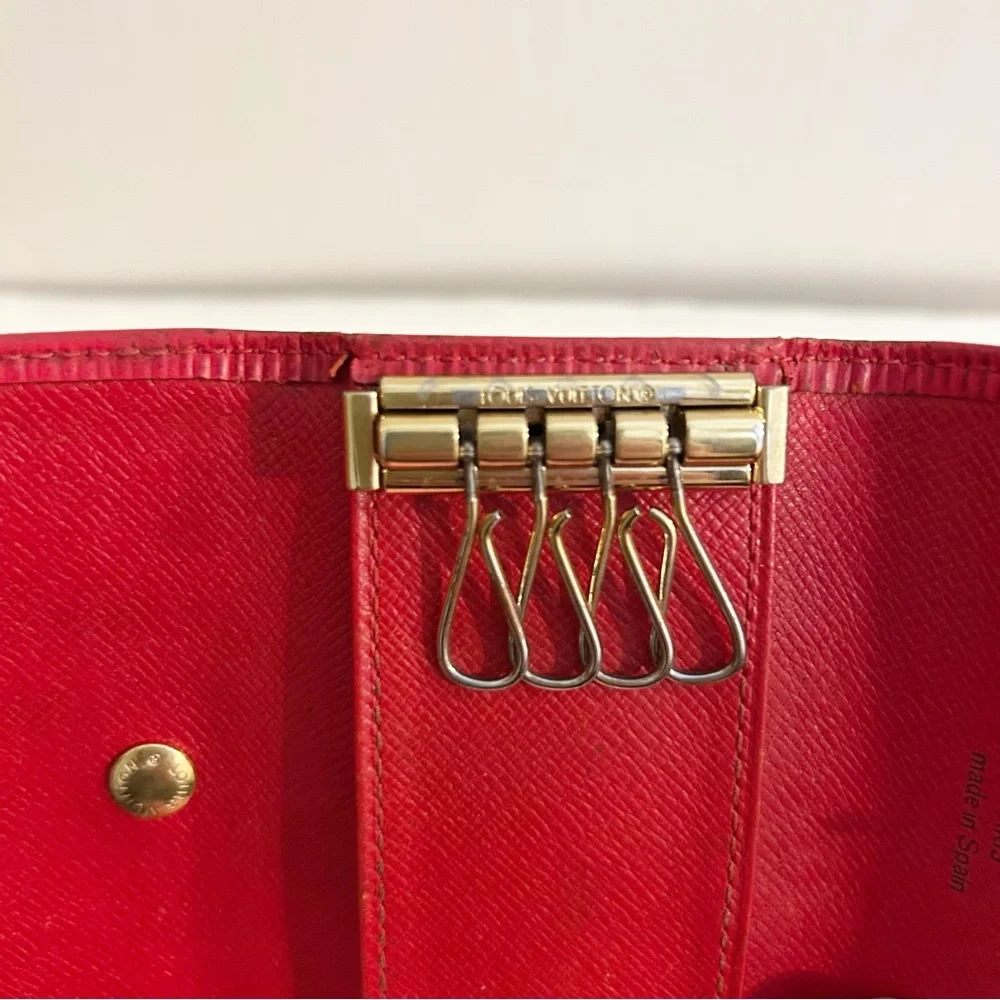 Louis Vuitton Authentic 4-Hook Key Holder in Castillian Red Epi Leather VTG